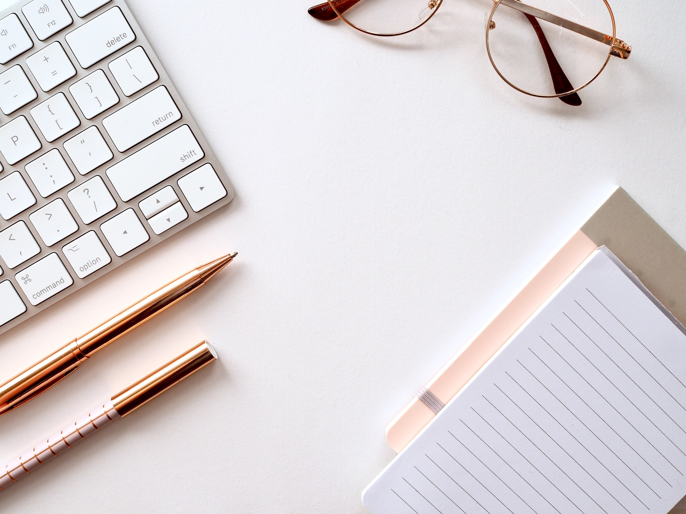 spacing desktop with sleek apple keyboard